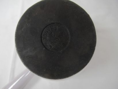 LE CREUSOT Poelon en fonte émaillée. Long.:...
