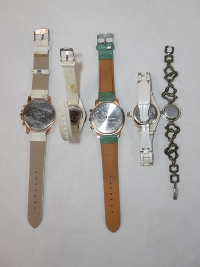 Lot de 5 montres de dame en métal, résine,...