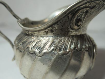 Petit pot à lait miniature en argent (800)....