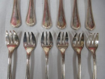 CHRISTOFLE Série de 14 fourchettes à gâteau....