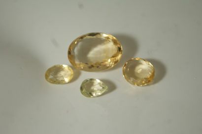 Lot de 4 citrines, facetées. Poids total...