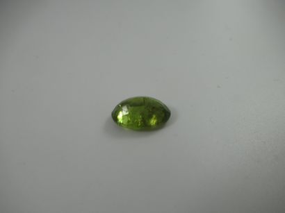 Péridot, ovale, faceté, 5,35 carats. Avec...