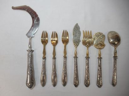Lot de couverts de service, manches en argent...