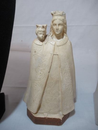 LITURGIE Lot comprenant une sculpture en...