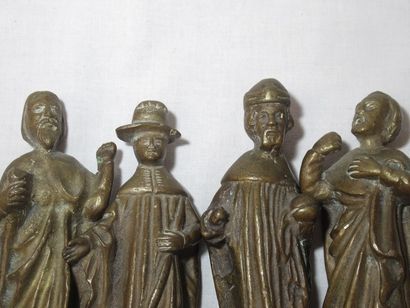 Série de figures en bronze, représentant...