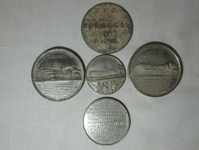 Lot de 5 médailles en métal. XVIIIe. 3,5-5...