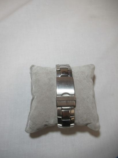LIP Montre pour hommer en acier. (rayures...