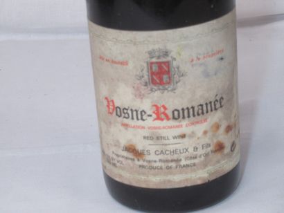 Bouteille de Vosne-Romanées, Jacques Cacheux...