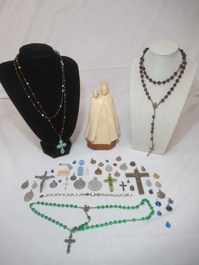 LITURGIE Lot comprenant une sculpture en...