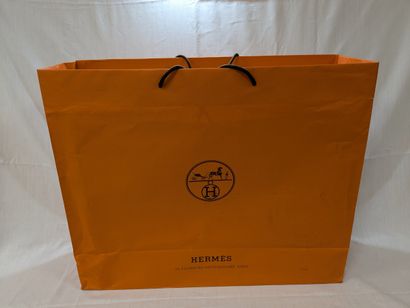 HERMES. Lot de packaging comprenant une grande...