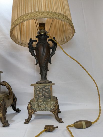 Garniture de cheminée en onyx et régule composée...