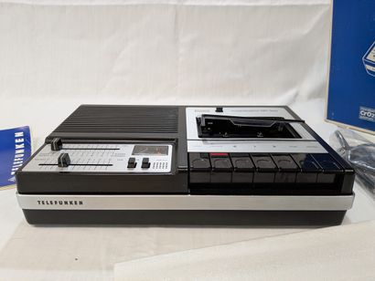TELEFUNKEN. Magnétophone à cassette MC300...