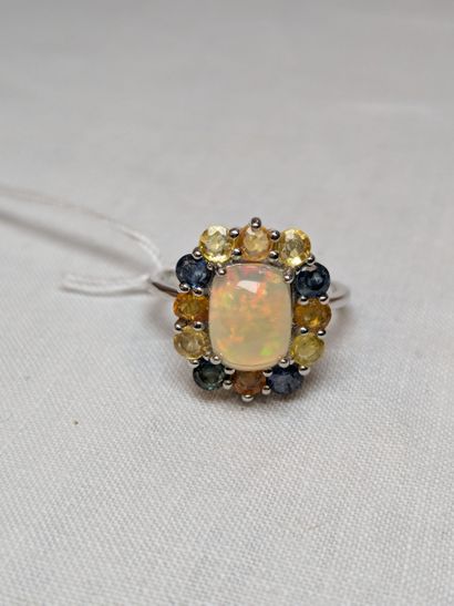 Bague en argent, sertie d'une opale (environ...