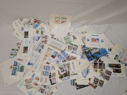 MONDE. Très fort lot de timbres neufs non...