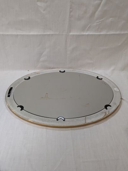 Miroir en résine laquée. 53x40cm.