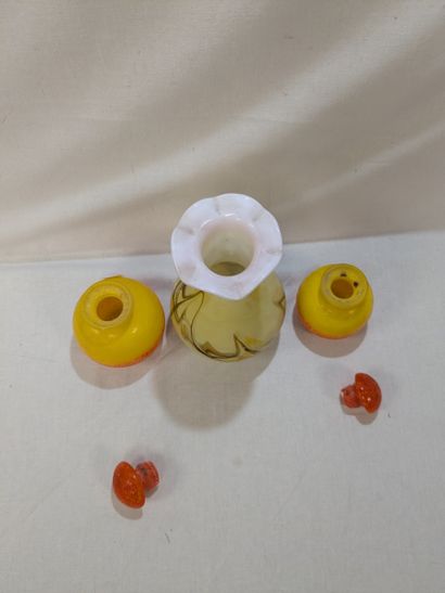 Lot en verre comprenant un vase corolle et...