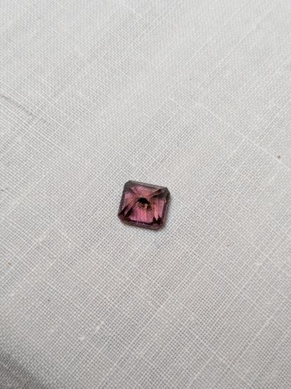 Tourmaline rose, 1,47 carat. Provenance :...