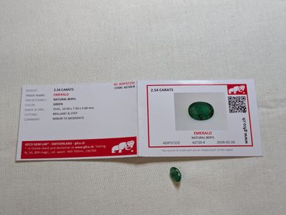 Emeraude, 2,54 carats. Traitée. Avec son...