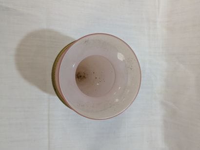 Petit vase de forme balustre en opaline teintée...