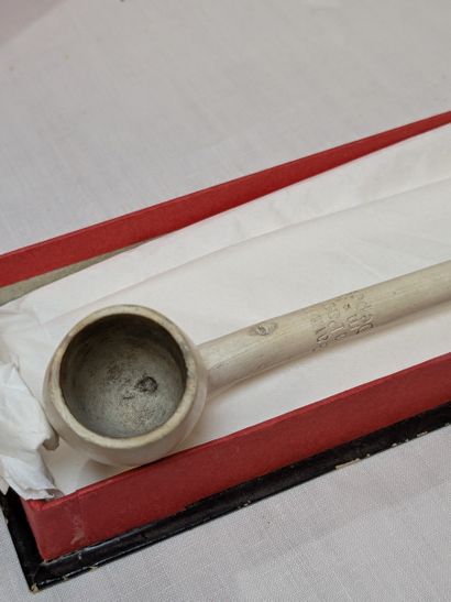 GAMBIER Paris. Pipe en écume de mer, dans...