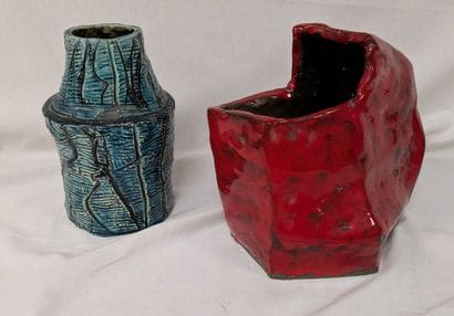 Lot de deux vases en céramique glaçurée,...
