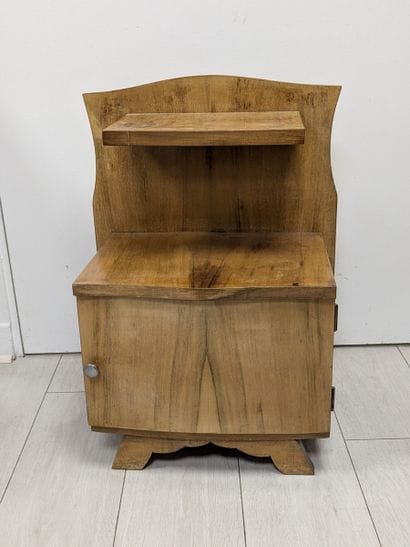 Table de chevet en bois naturel ouvrant par...