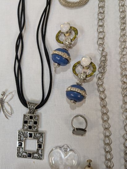 Set made of metal, resin, and glass, including...
