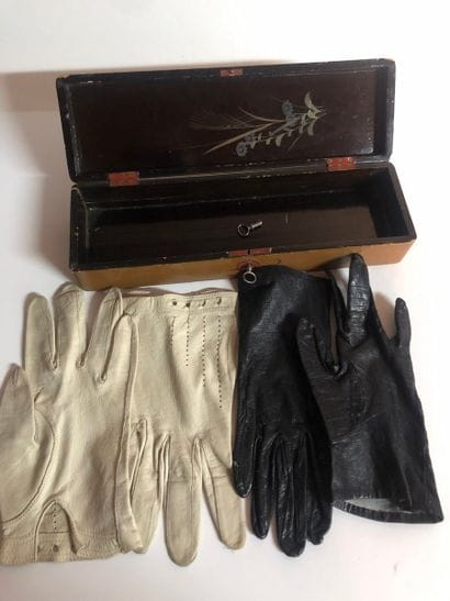 ASIA Antique lacquered wooden glove box (with...