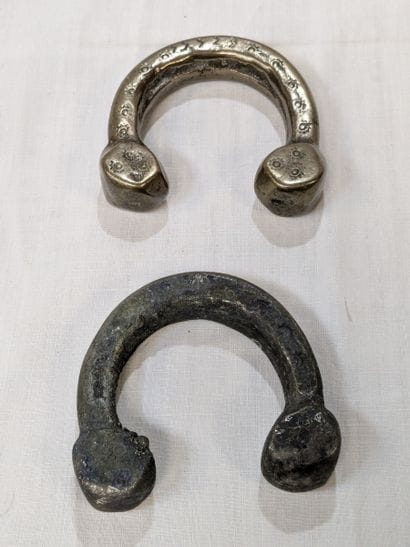 AFRIQUE. Lot de deux bracelets / monnaie...