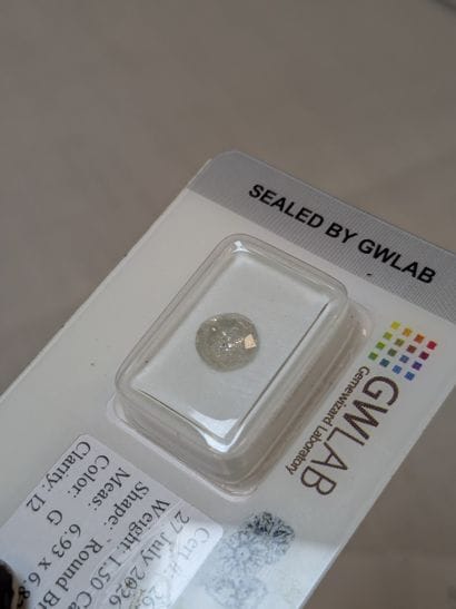Diamond, round, 1.5 carats. Color: G. Clarity:...