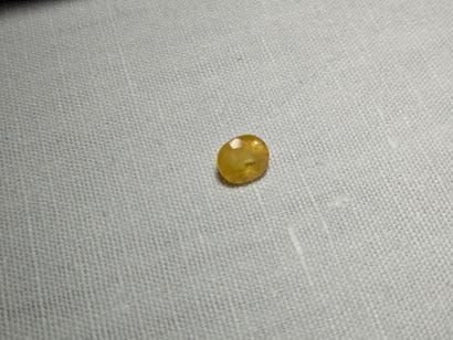Saphir jaune, 1,94 carat. Traité. Provenance...