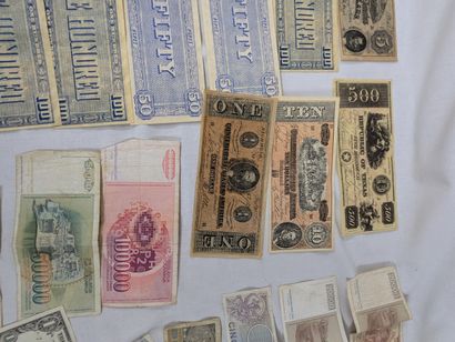 WORLD - Set of banknotes including Singapore,...