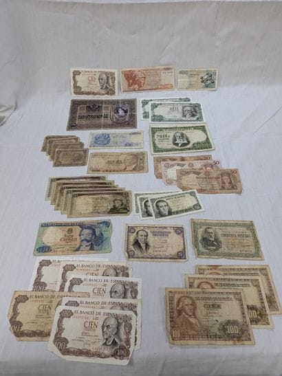 WORLD. Set of about 30 banknotes, including...