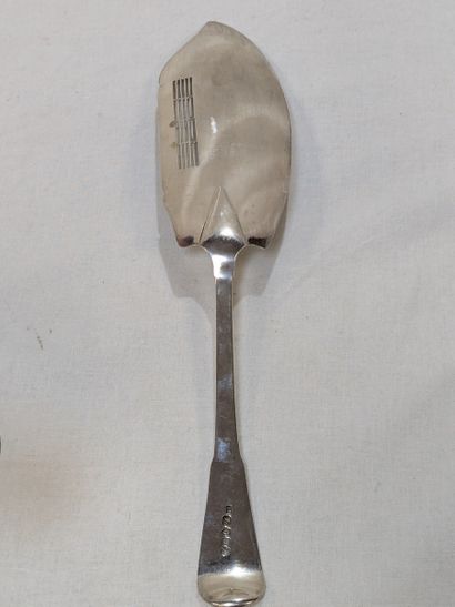 Pelle de service à poisson en argent. Angleterre,...