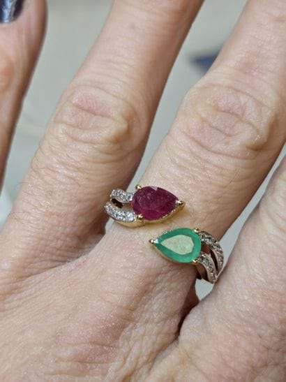 Bague en vermeil, sertie d'un rubis (traitée,...