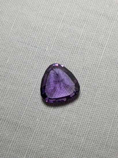 Améthyste, 6,43 carats. Provenance : Bolivie....