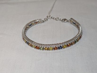 Bracelet en argent, serti de saphirs multicolores...