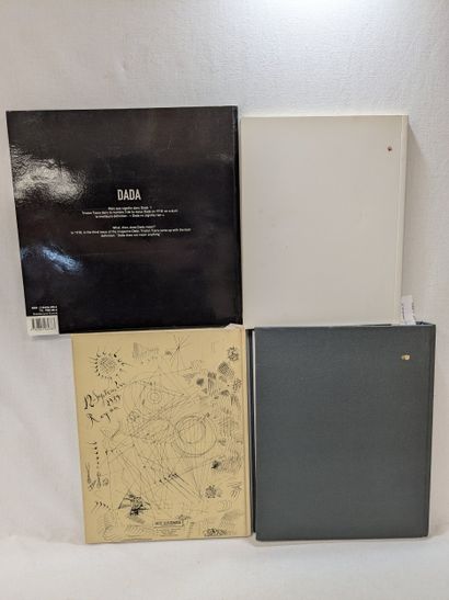 Lot comprenant trois catalogues d'expositions...