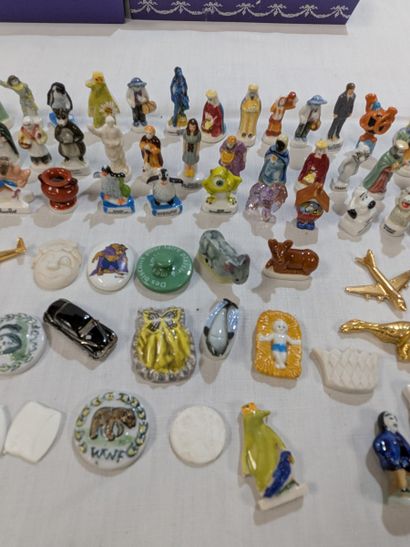 Lot de fèves en porcelaine. (environ 3cm...