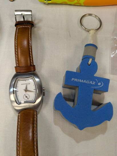 PRIMAGAZ. Lot d'objets publicitaires comprenant...