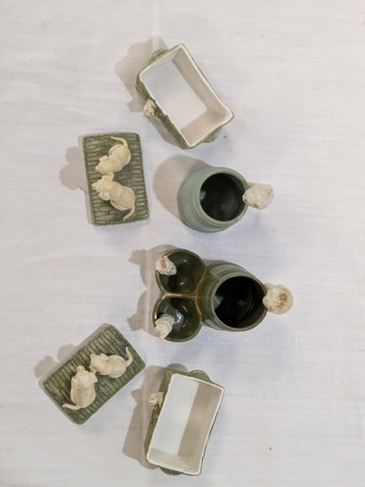 Lot de 4 pièces en porcelaine et biscuit...