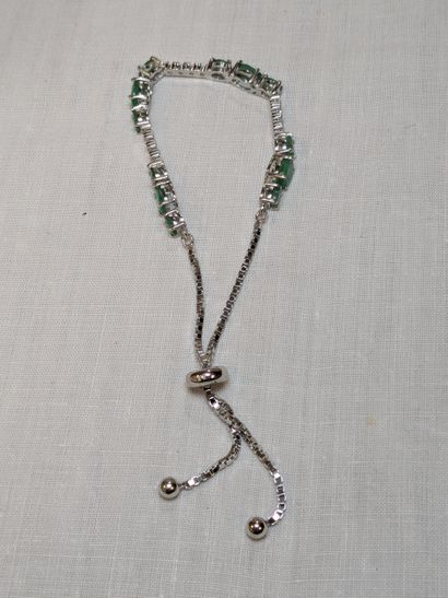Bracelet ajustable en argent, serti d'émeraudes...