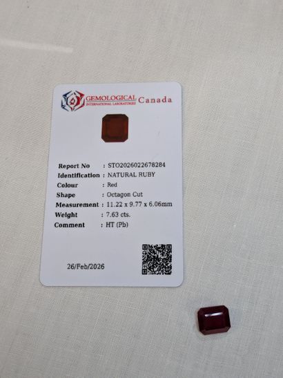 Rubis, 7,63 carats. Chauffé. Avec son ce...