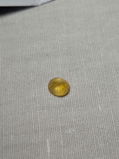 Saphir jaune, 1,94 carat. Traité. Provenance...