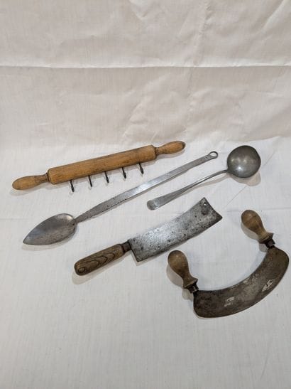 Ensemble de 5 ustensiles de cuisines anciens...