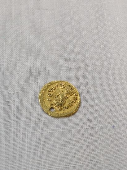 VISIGOTHS Gold coin, Almaric. 5th century....