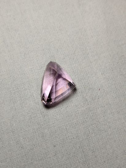 Kunzite, 7,74 carats. Avec son certificat...