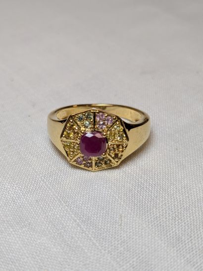 Bague en vermeil centrée d'un rubis (naturel,...