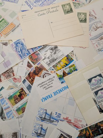 MONDE. Très fort lot de timbres neufs non...