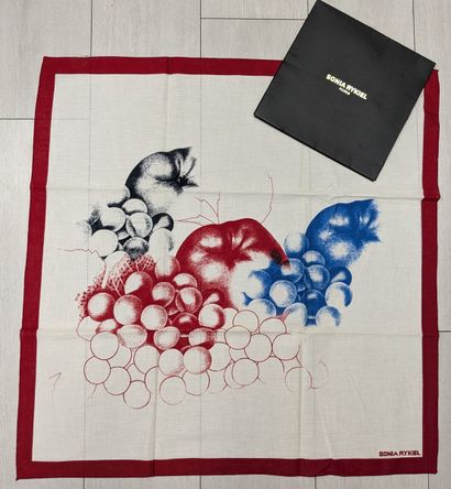 Lot de 4 foulards en tissu dont BALMAIN,...